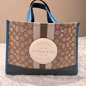 Coach signature satchel, perfect condition.